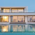 Peralta - Award Winning Exquisite Dream With Infinity Pool Villa