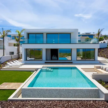 Peralta - Award Winning Exquisite Dream With Infinity Pool