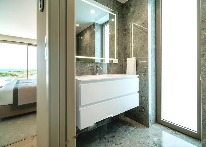 Peralta - Award Winning Exquisite Dream With Infinity Pool וילה לוריניה