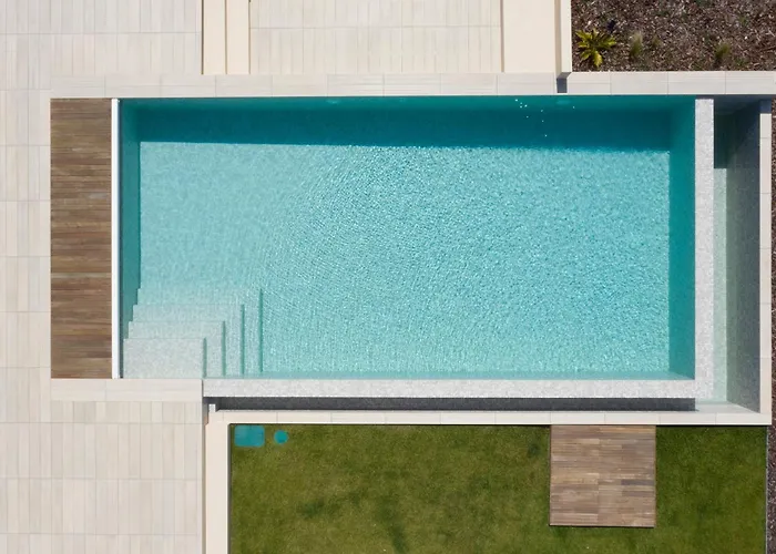 Peralta - Award Winning Exquisite Dream With Infinity Pool